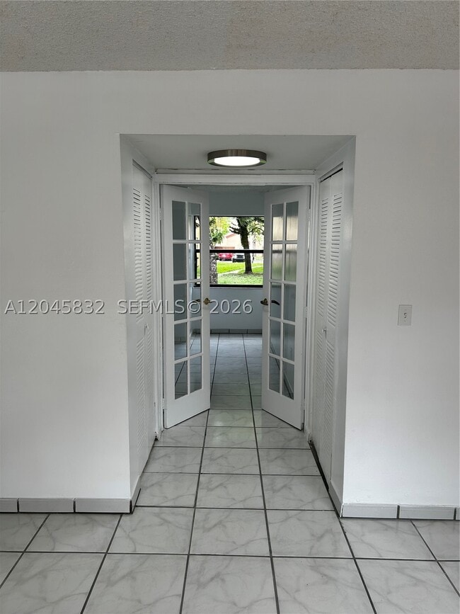 Building Photo - 301 W Park Dr