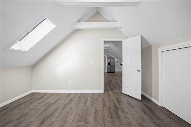 Building Photo - 15 Clearview Ave