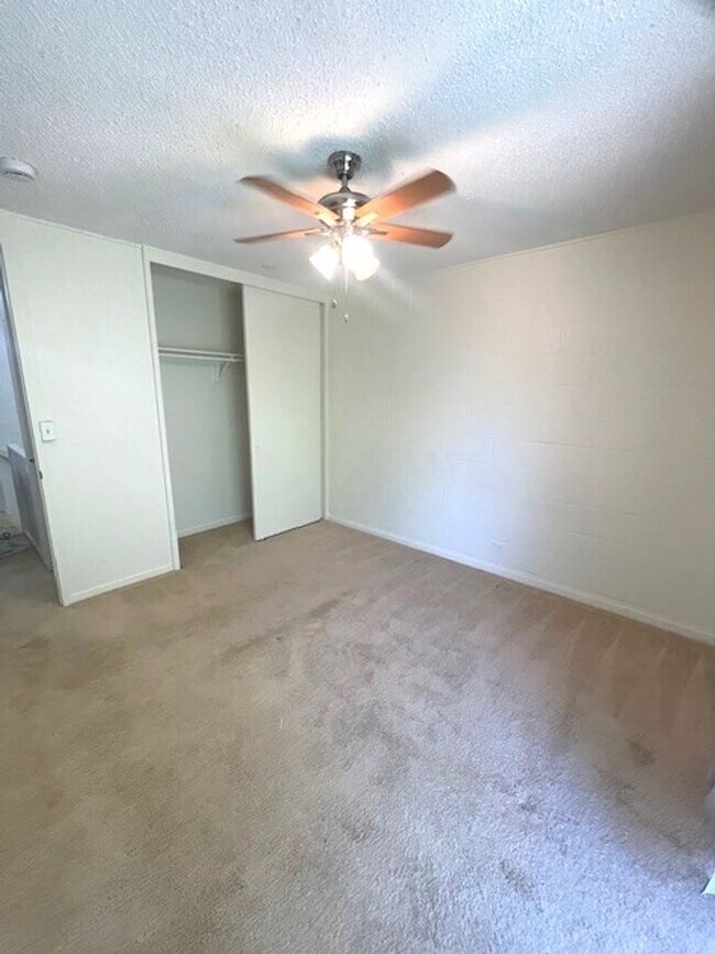 Building Photo - 4 bed/ 2 bath Townhome in Makakilo, Utilit...