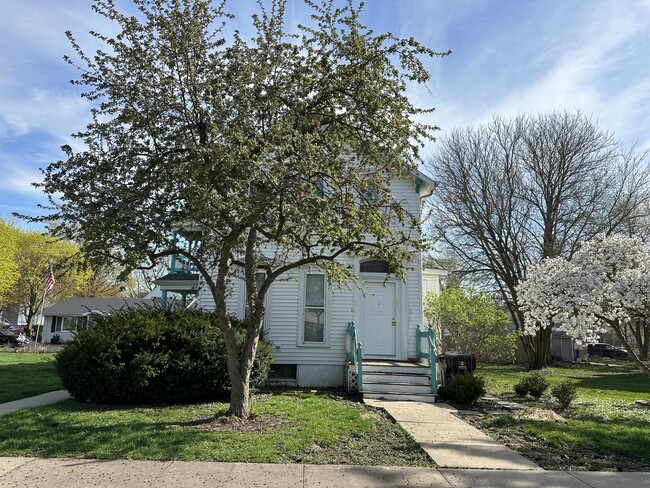 Building Photo - 304 W Crawford St