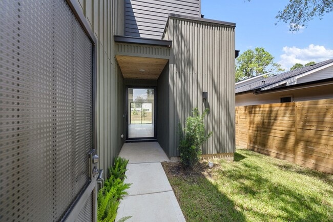 Building Photo - 1420 Primrose St