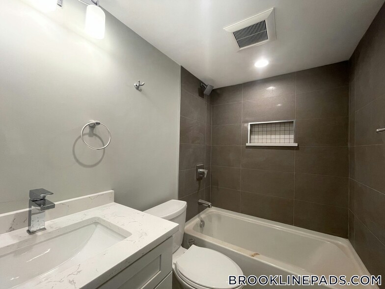 Building Photo - 199 Boylston St