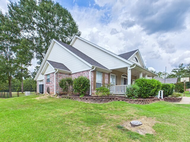 Building Photo - 1014 Redbud