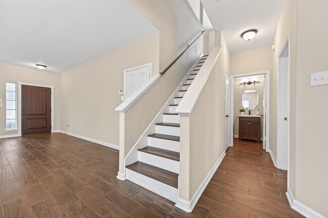 Building Photo - 10427 Lyndon Meadows Dr