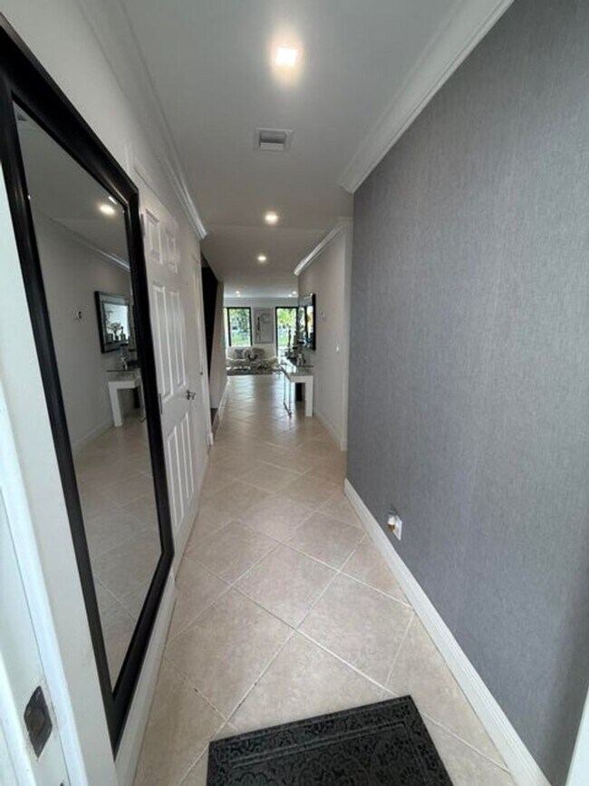 Building Photo - 12394 Westhampton Cir