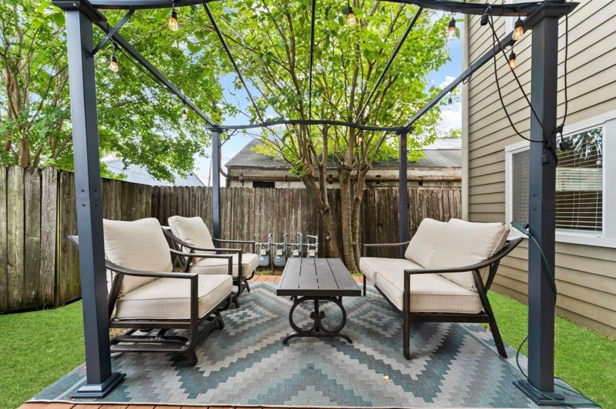 Building Photo - 235 N Lenox St