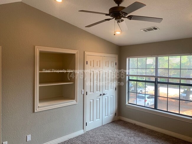 Building Photo - 1376 Oakland Ave