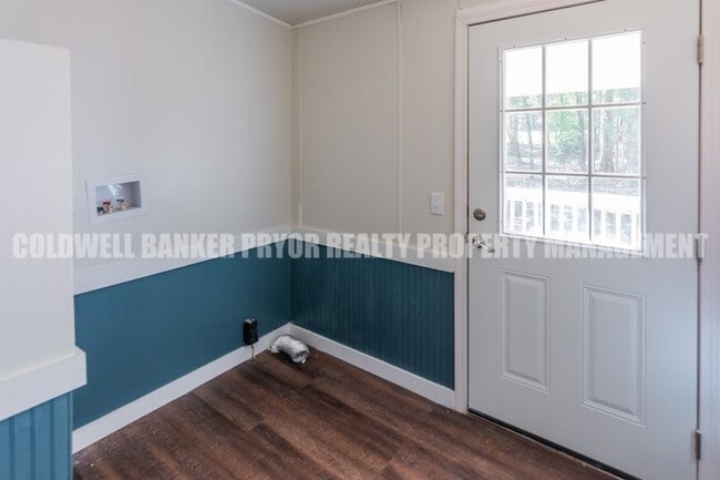 Building Photo - 1108 Shady Ln