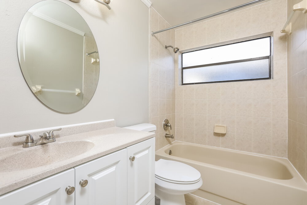 Building Photo - 806 E Charing Cross Cir