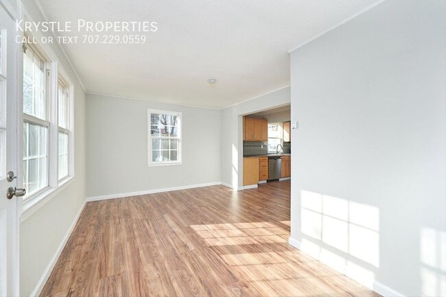 Building Photo - Spacious Condo with Easy Freeway Access