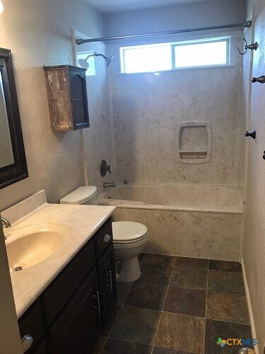 Building Photo - 419 Tomahawk Dr