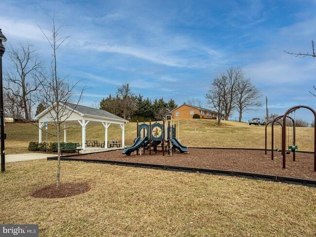 Building Photo - 290 Sage Cir