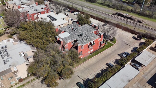 Building Photo - 9821 Walnut St