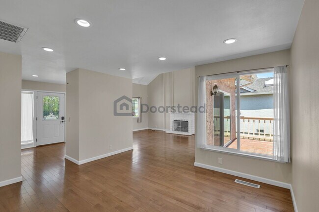 Building Photo - 1492 Via Cancion