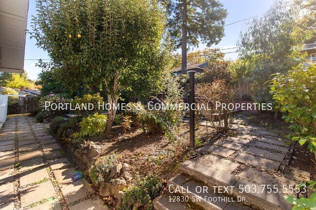 Building Photo - 12830 SW Foothill Dr