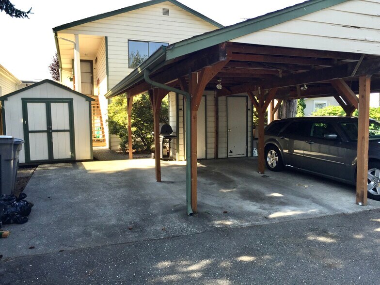 Building Photo - 328 Burnett Ave N