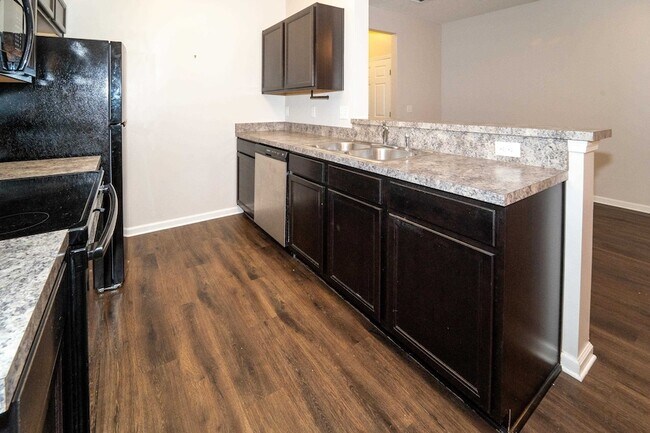 Building Photo - 211 Moultrie Village Ln