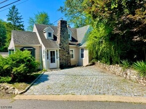 Building Photo - 122 Lakewood Dr