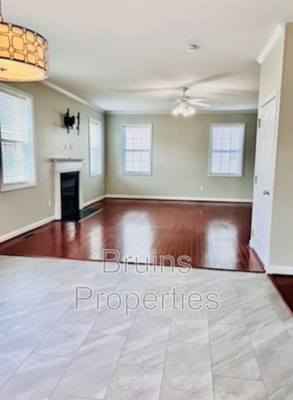 Building Photo - 2324 Alderbrook Dr