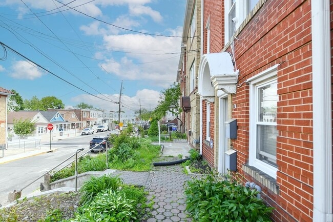Building Photo - 610 Columbia Ave