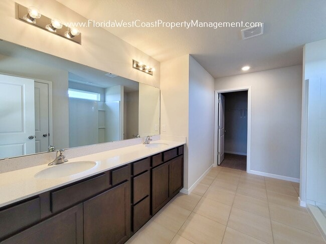 Building Photo - FANTASTIC 5 BEDROOM/ 3 BATH HOME in PARRISH! ISLES AT BAYVIEW! SUPER AMENITIES!