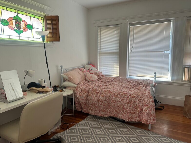 Building Photo - 100 W Adams St