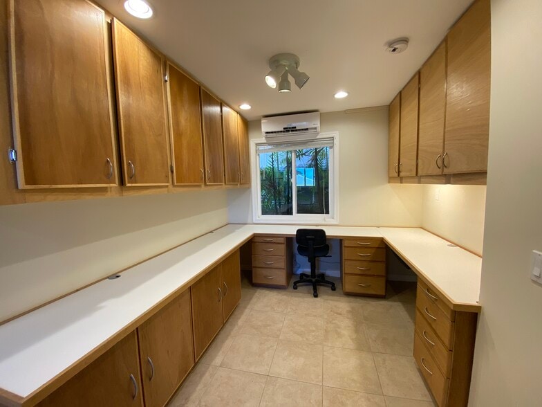 Office - 3708A Claudine St