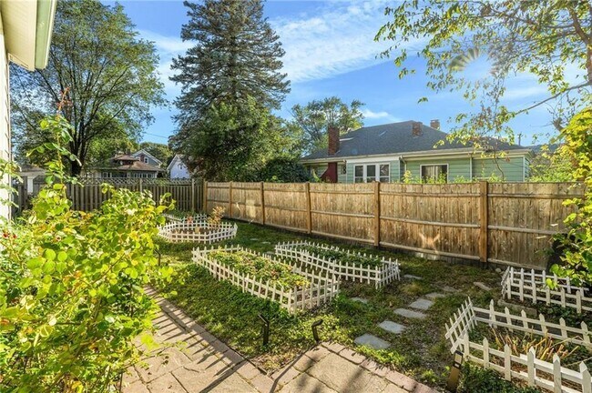 Building Photo - 36 Mt Hope Ave