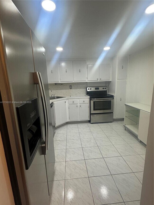 Building Photo - 2780 NE 183rd St