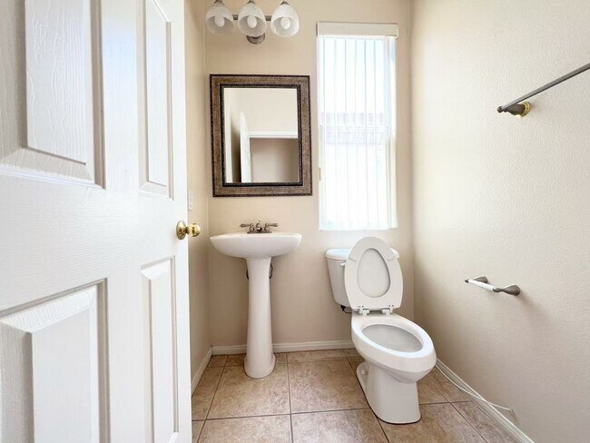 Building Photo - Wonderfully two-story single-family property