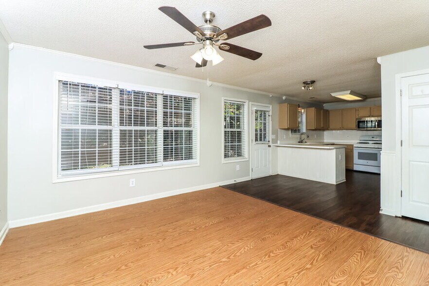 Building Photo - 3848 Sunview Dr NW