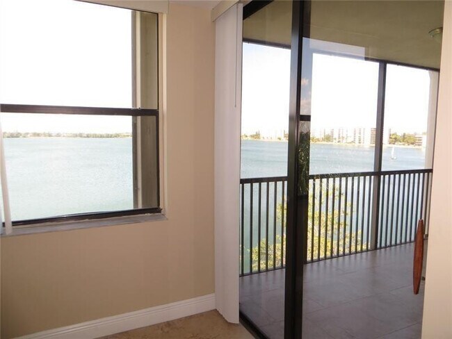 Building Photo - 110 Lake Emerald Dr