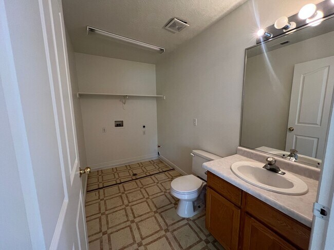 Building Photo - 652 N 2720 E