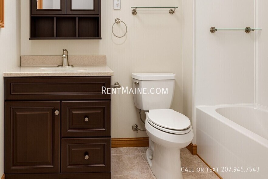 Building Photo - 619 Main Rd