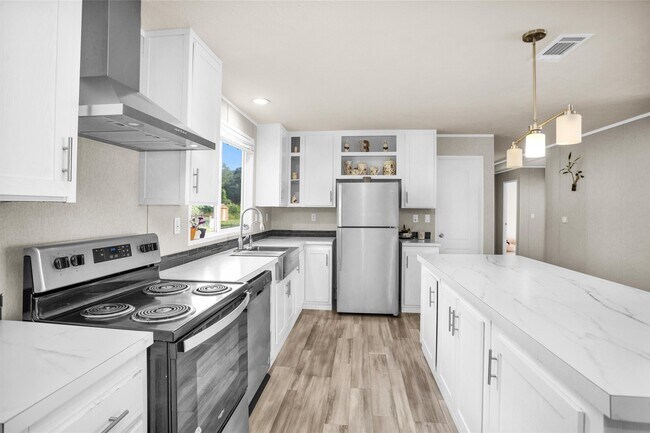 Building Photo - 595 County Rd 2218