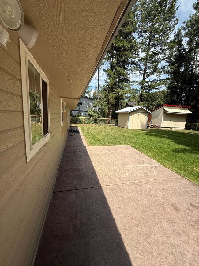 Building Photo - 1533 3rd Ave W
