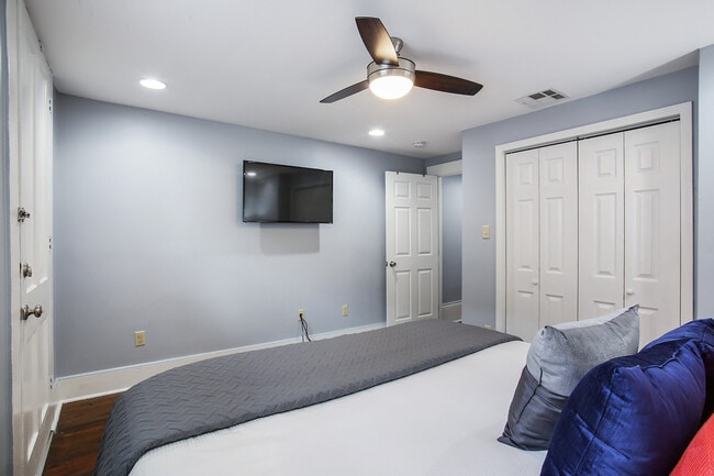 Building Photo - 2336 St Thomas St