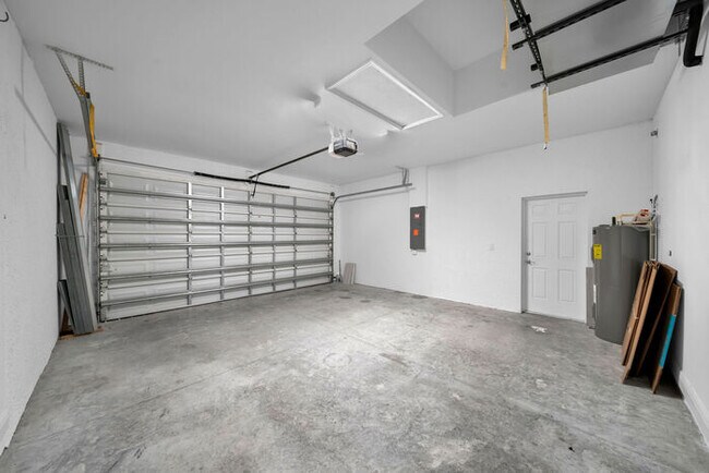 Building Photo - 1004 NW 35th Pl