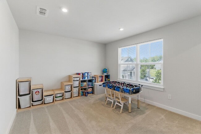 Building Photo - Luxury 5-Bed, 4-Bath Greenville Home in Amenity-Packed Riverstone!