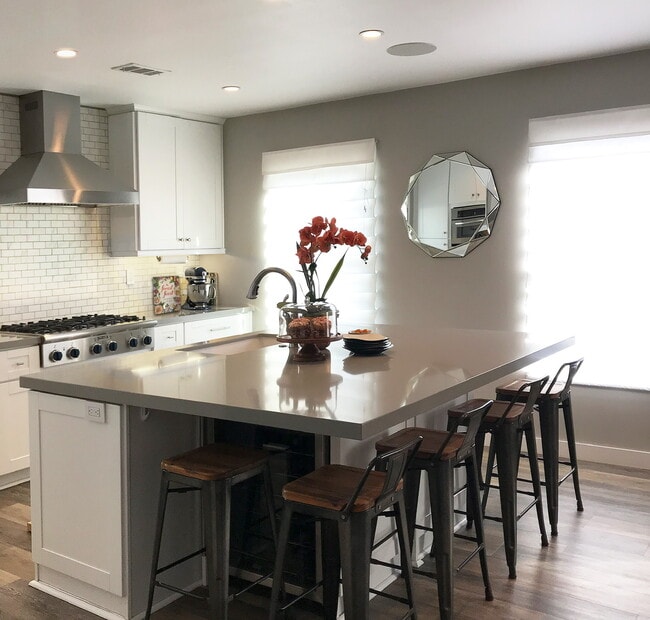 Building Photo - 1738 S Marvin Ave