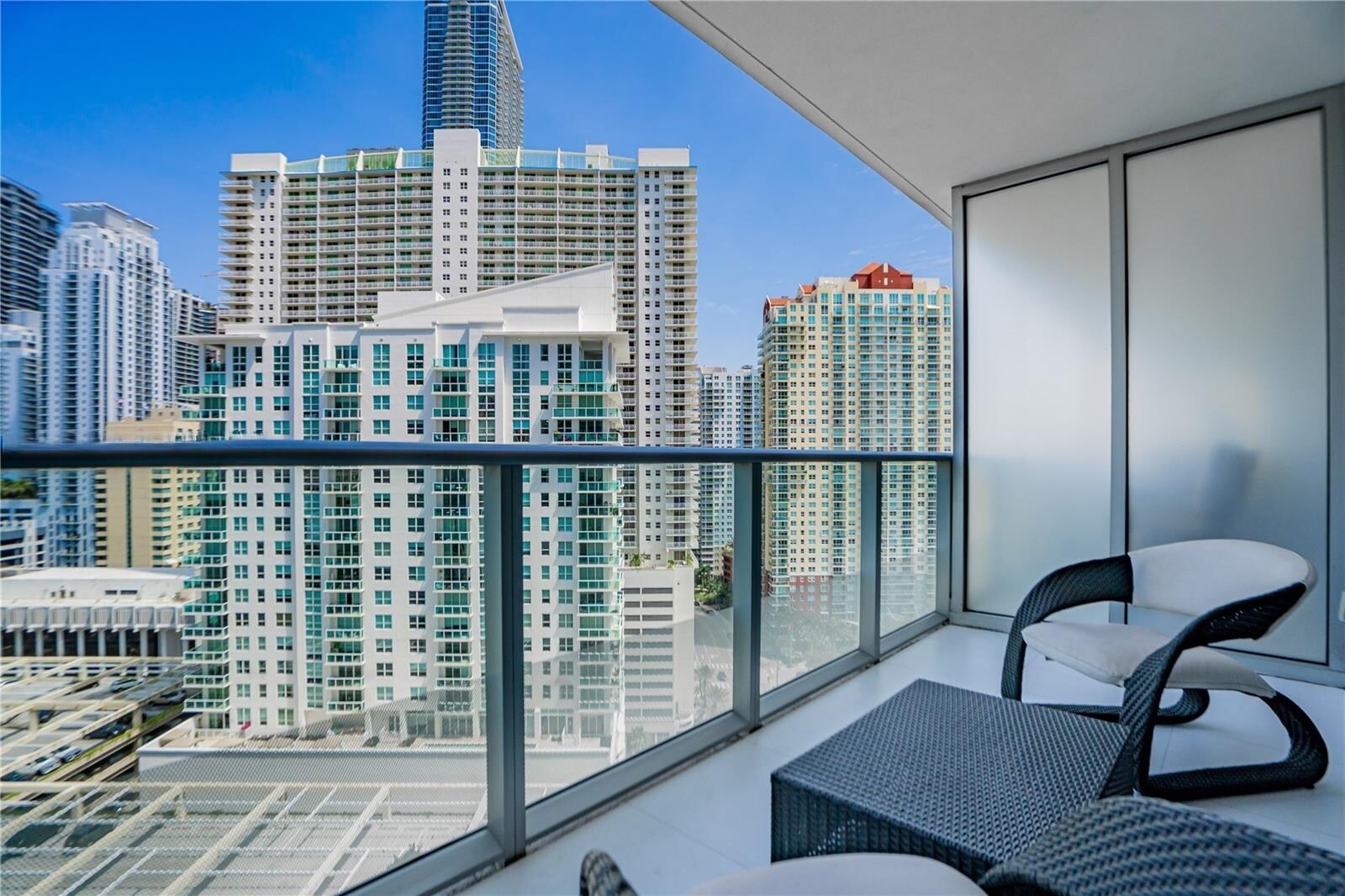 Building Photo - 1300 Brickell Bay Dr