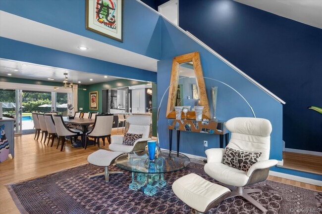 Building Photo - 525 S Harbor Rd