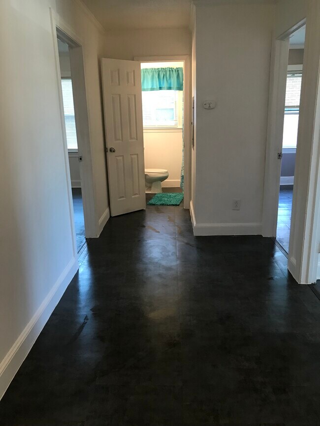 Building Photo - 587 7th St