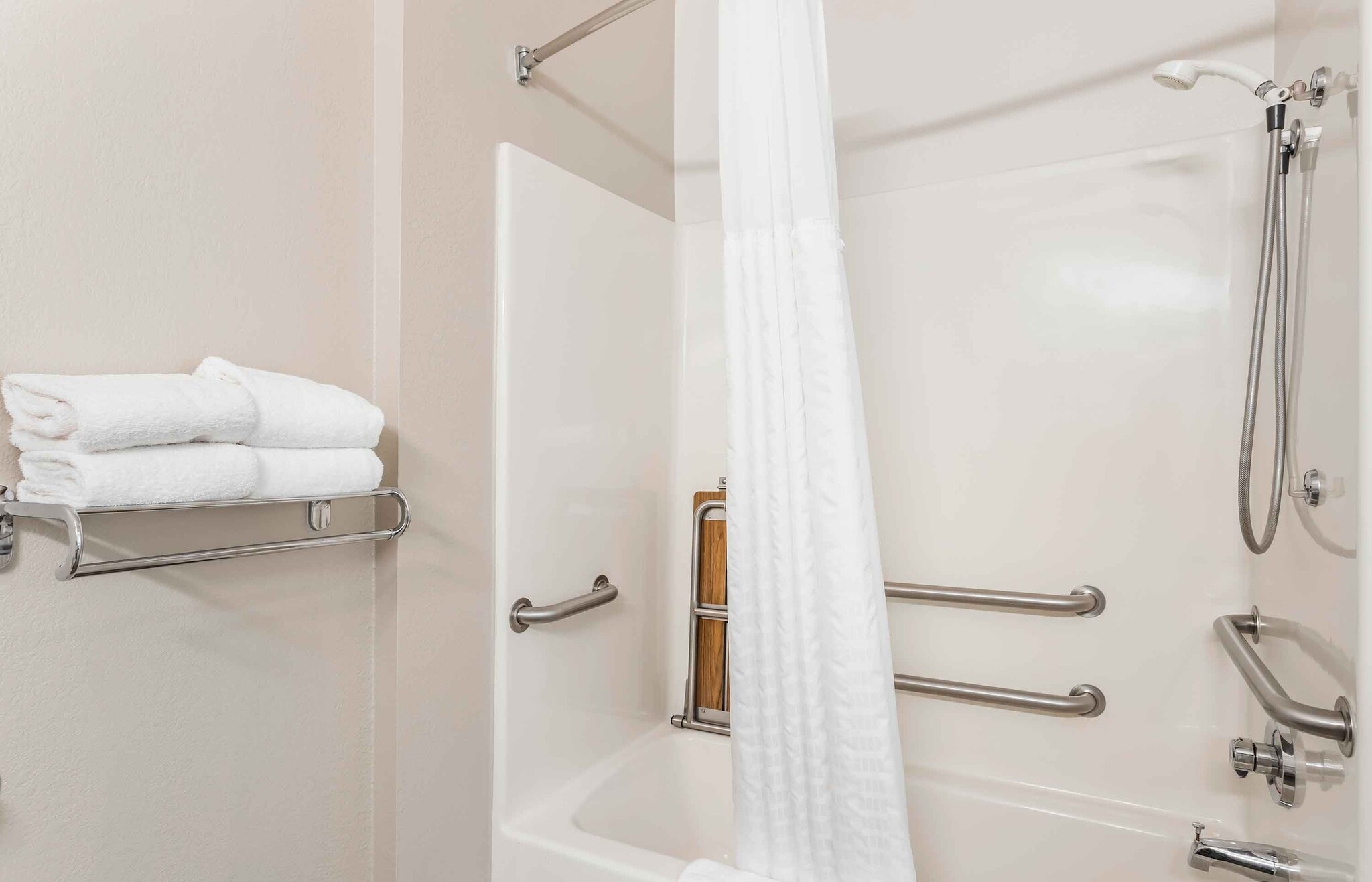 Building Photo - Furnished Studio-Long Island - Melville