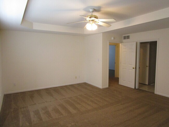 Building Photo - 1704-1706-1706 Louise Cir