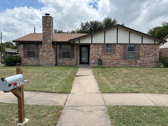 Building Photo - 6217 Skylark Ln