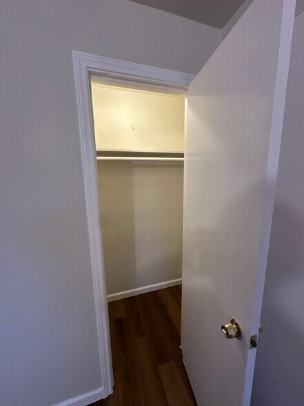 Building Photo - 10825 Greenwillow St