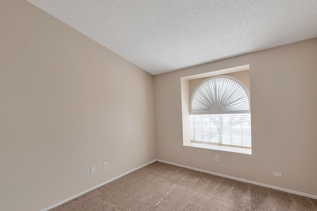 Building Photo - Stunning 3-bedroom, 2-bathroom home locate...