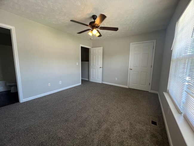 Building Photo - 1512 Center Pt