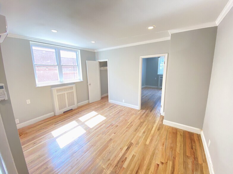 Building Photo - 1229 W Porter St